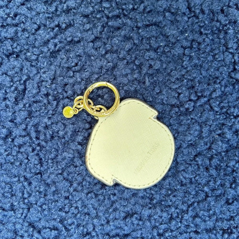 EUC  🐶 Michael Kors leather saffiano bag 🐶 charm - Picture 3 of 3